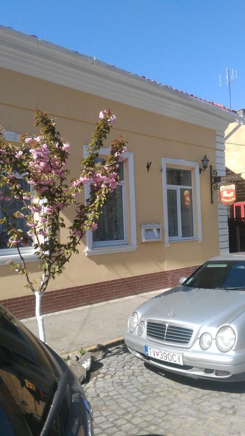 Кімнати В Центрі 호텔 우주고로트 외부 사진
